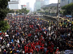 Harus Banget Berkendara Sementara Lagi Banyak Demo? Ikuti Tips Ini