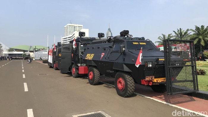 Persiapan pengamanan antisipasi demo di depan Gedung DPR.