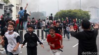 Kabid Humas Polda Metro Jaya kepada wartawan, Kamis (8/10/2020) mengatakan sudah hampir seribu yang diamankan.