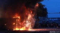 Yusri menyampaikan polisi akan menyelidiki aksi perusakan tersebut. Yusri menyebut kelompok anarko ini menunggangi massa buruh.