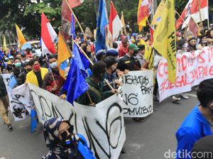 Demonstran Omnibus Law Ancam Blokade Jalan Pasteur Bandung