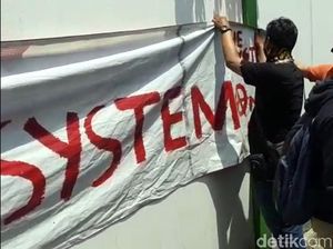 Bentangkan Spanduk Im Not Antisystem, Remaja Sukabumi Diamankan Polisi