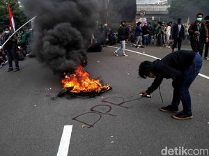 Ricuh Patung Kuda Menjalar ke Balai Kota