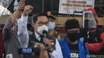 Ridwan Kamil Temui Massa Aksi Tolak Omnibus Law di Bandung
