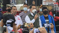 Ridwan Kamil mendapatkan aspirasi dari perwakilan massa aksi.  