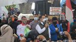 Ridwan Kamil Temui Massa Aksi Tolak Omnibus Law di Bandung