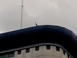 Pimpinan Dewan Minta 2 Sekuriti Pelempar Batu dari Atas DPRD Medan Dipecat