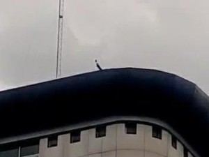 Polisi Kantongi Identitas Pria Misterius Lempar Batu dari Atas DPRD Medan
