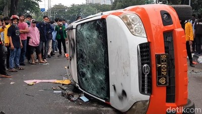 Sempat Ricuh, Demo di Palembang Berujung Damai