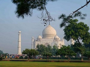 Agra Tempatnya Taj Mahal, tapi Belakangan Disorot gegara Suami Bau Badan