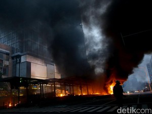 Polisi Terbuka Gunakan Investigasi Media untuk Cari Pembakar Halte Sarinah