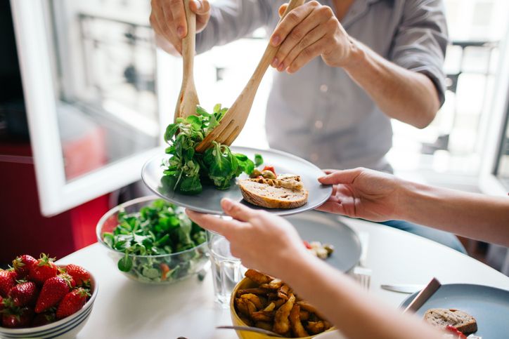 Tips Agar Pesanan Makanan Online dari Restoran Lebih Sehat