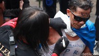 Demo ini merupakan buntut dari disahkannya Undang-Undang Cipta Kerja oleh DPR.  