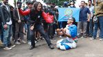Tolak Omnibus Law, Massa Aksi Penuhi Gedung Sate