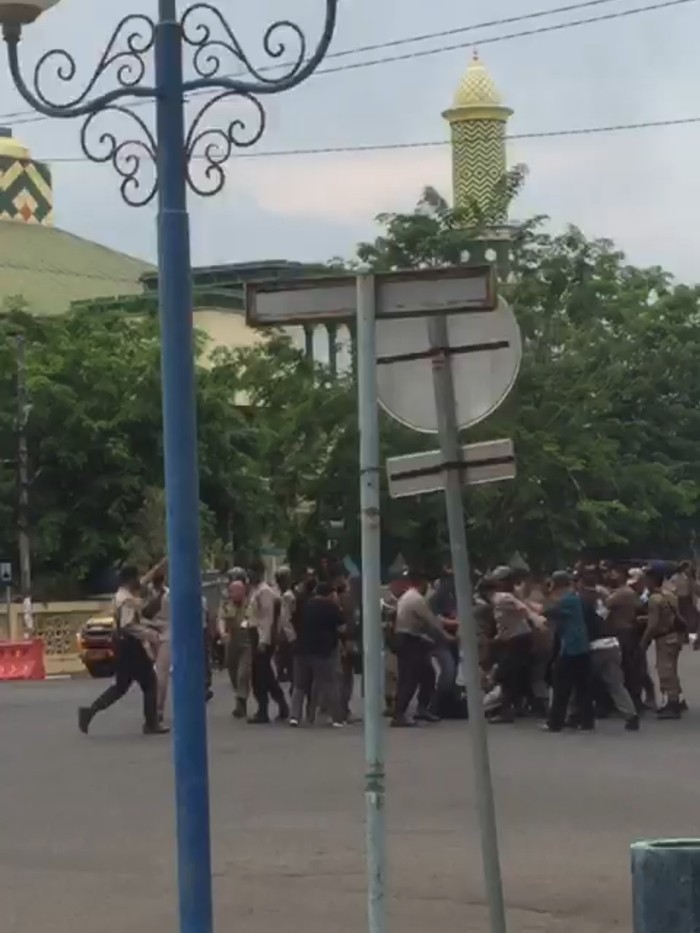 Viral demonstran diduga dipukuli oknum polisi di Maros (dok Istimewa)