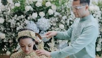 Banyak yang memuji kecantikan Zaskia Gotik. Foto: Instagram @vamosfotografia, @ ferry_makeupartist, @@bejeee, @intendewangga.official
