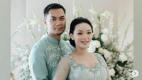 Selain soal terlilit utang dan bangkrut, Sirajuddin Mahmud, juga sempat heboh karena disebut oleh mantan istrinya, Imel Putri Cahyati, Sirajuddin belum memenuhi kewajibannya. Saat itu Zaskia Gotik juga tengah hamil muda buah cintanya dengan Sirajuddin Mahmud Sabang. Foto: Instagram @vamosfotografia, @ ferry_makeupartist, @@bejeee, @intendewangga.official