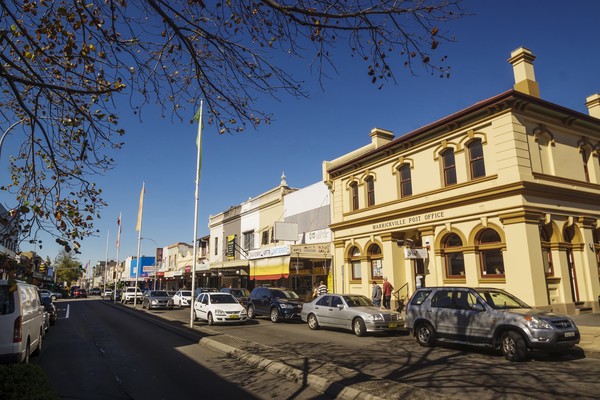 10. Marrickville, Sydney: Keragaman penawaran merupakan kunci kesuksesan Marrickville di Sydney. Itu membuat traveler bisa dengan mudah menemukan makanan paling eklektik di Sydney, makanan Vietnam kelas dunia di sepanjang Illawarra Rd, menyantap pizza nabati di Pizza Madre, juga menenggak bir dari berbagai produsen yang berbeda. (Getty Images/kokkai) 10. Marrickville, Sydney: Keragaman penawaran merupakan kunci kesuksesan Marrickville di Sydney. Itu membuat traveler bisa dengan mudah menemukan makanan paling eklektik di Sydney, makanan Vietnam kelas dunia di sepanjang Illawarra Rd, menyantap pizza nabati di Pizza Madre, juga menenggak bir dari berbagai produsen yang berbeda. (Getty Images/kokkai)
