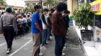 Diberitakan sebelumnya, aksi demo tolak Omnibus Law UU Cipta Kerja di depan kantor DPRD DIY, Jalan Malioboro, berujung rusuh, Kamis (8/10). Fasilitas di kantor DPRD DIY, sejumlah kendaraan, dan halte bus Trans Jogja rusak. Bahkan restoran yang ada di sebelah gedung DPRD DIY terbakar.