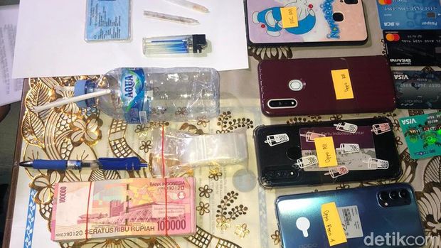 Adik Pasha Ungu ditangkap BNNP Sulteng terkait kasus narkoba (M Qadri/detikcom)