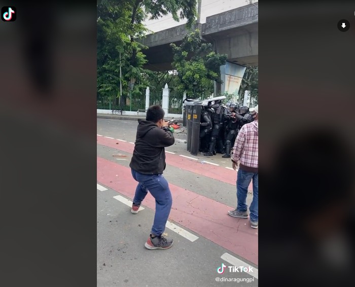 Aksi Kocak Mahasiswa Demo Omnibus Law Aksi Kocak Mahasiswa Demo Omnibus Law