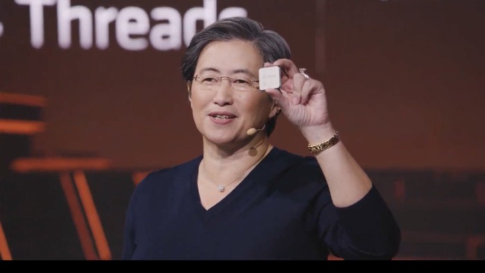 CEO AMD Lisa Su memamerkan AMD Ryzen 5000.