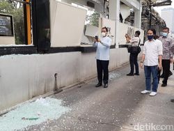 Anies Cek Halte Tosari yang Dirusak Massa Rusuh Demo Omnibus Law