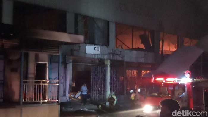 Api di Grand Theater Senen kebakaran (Farih/detikcom)