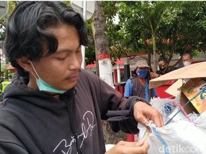 Ini Ari, Sosok Pemuda di Blitar Ajak Temannya Bersihkan Sampah Demo Omnibus Law
