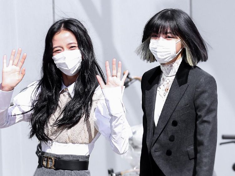 Gaya Keren Blackpink Pakai Seragam Sekolah, Dimodif Jadi Stylish dan Mahal