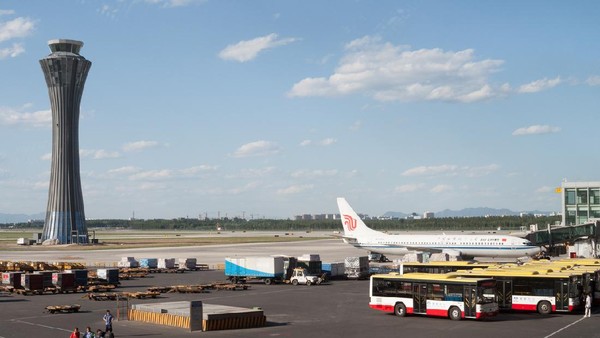 Peringkat ke enam ada Beijing dengan 34,5 juta penumpang di 2020, turun 66 persen dari 2019. (Getty Images/winhorse) Peringkat ke enam ada Beijing dengan 34,5 juta penumpang di 2020, turun 66 persen dari 2019. (Getty Images/winhorse)