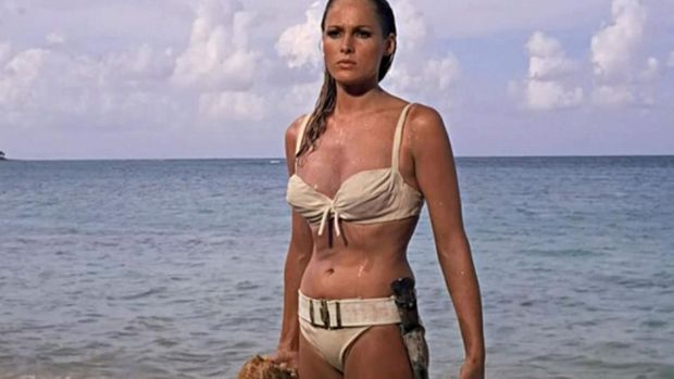 Bikini warna gading yang dikenakan Ursula Andress di film James Bond Dr. No ini akan dilelang di Los Angeles. Ist
