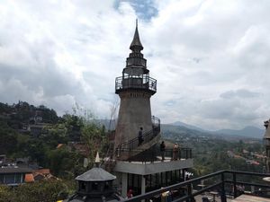 Kafe Bertema Kastil Abad Pertengahan Ada di Bandung