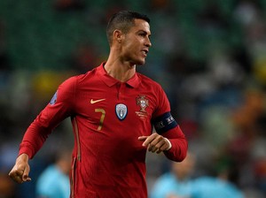 Ronaldo Terpapar Corona: Kondisinya Baik-baik Saja, Sedang Berjemur