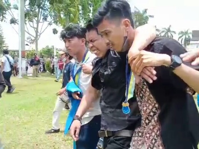 Demo di Jambi ricuh (Ferdi-detikcom)