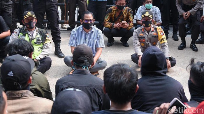 demo omnibus law di lamongan
