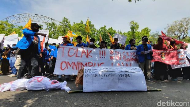 demo omnibus law di ngawi