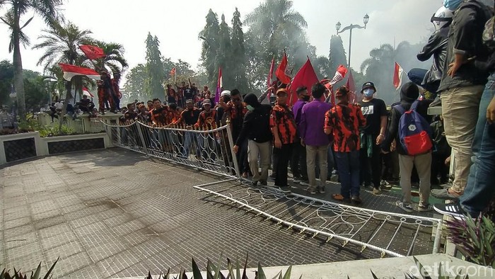 Demo tolak Omnibus Law di Ciamis.