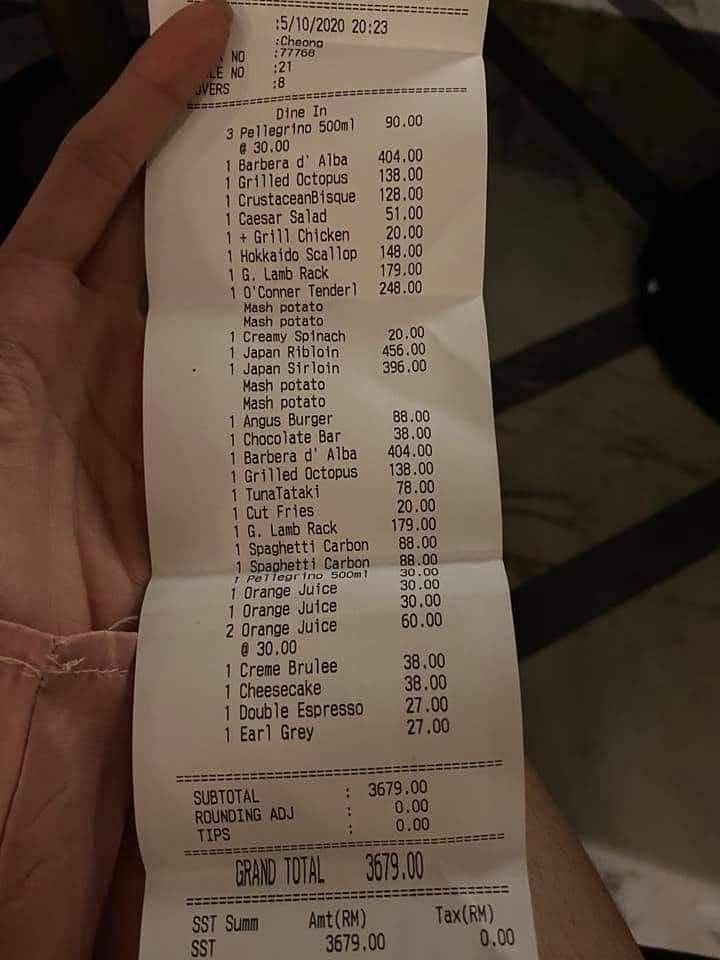 Pria Ini Dipaksa Bayar Burger Rp 3,2 Juta