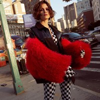 Inilah penampilan Eloisa saat tampil di majalah Glamour. Wanita berambut bob itu terlihat segar dan fit pada pemotretan di 2018 tersebut.  Foto: dok. Glamour Bulgaria