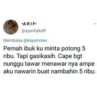 Saking capenya nungguin tawar menawar sampai anaknya yang nawarin buat nambahin nih.. Foto: Twitter/@syarifalkaf