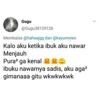 Nah kan udah dibilangin kalau emak-emak kalau nawar memang suka sadis. Anaknya saja sampai malu nih nemeninnya. Foto: Twitter/@Gugu38129126