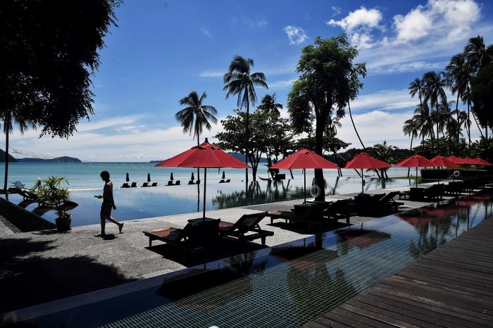 kota utama di Phuket, Patong, sepi layaknya kota hantu (Lillian SUWANRUMPHA / AFP) / TO GO WITH: Thailandhealthviruseconomytourism)