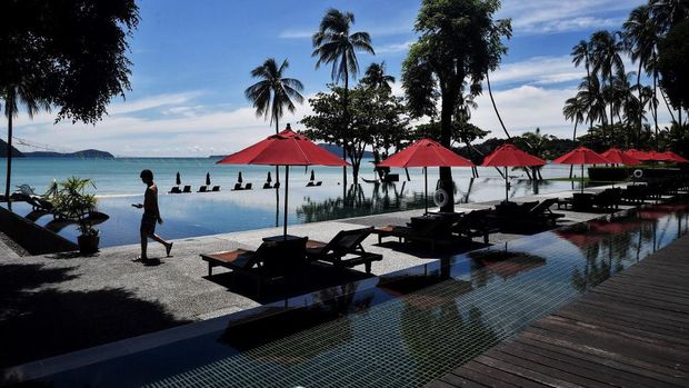 kota utama di Phuket, Patong, sepi layaknya kota hantu (Lillian SUWANRUMPHA / AFP) / TO GO WITH: Thailandhealthviruseconomytourism)
