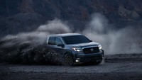 Di balik jantung pacunya, Honda Ridgelines 2021 ditenagai oleh V-6 3,5 liter yang mampu memuntahkan tenaga sebesar 280-hp. Tenaga itu dikawinkan dengan transmisi otomatis sembilan percepatan. Honda Ridgeline ditawarkan dua pilihan penggerak roda, yakni FWD dan AWD. Foto: Honda