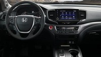 Interior Honda Ridgeline menggunakan head unit layar sentuh Foto: Honda
