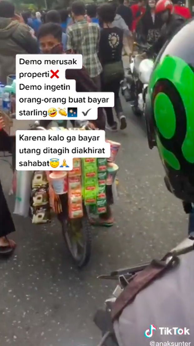 Ikut Demo Omnibus Law, Pria Ini Ingatkan Massa Bayar Minuman 'Starling'