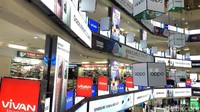 Pantauan detikcom, Jumat (9/10/2020), sejumlah tenant di ITC Roxy Mas tampak beroperasi normal usai aksi unjuk rasa menolak UU Cipta Kerja berlangsung di kawasan Jakarta, Kamis (8/10) kemarin.