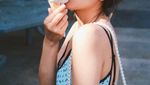 Gaya Cute Jennie BLACKPINK Saat Makan Es Krim
