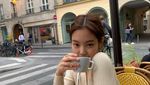 Gaya Cute Jennie BLACKPINK Saat Makan Es Krim